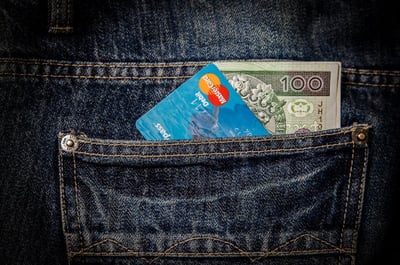 Mode für kleine Budgets zusammenstellen